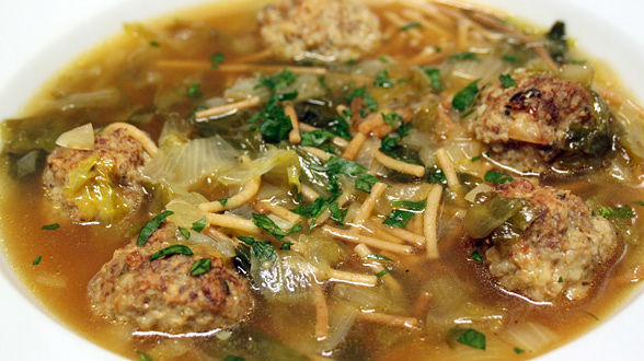 Mini Meatball Soup With Broken Spaghetti And Escarole – Rachael Ray