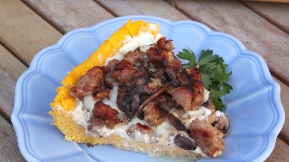 Polenta Deep-Dish White Pizza with Mushrooms and Sausage