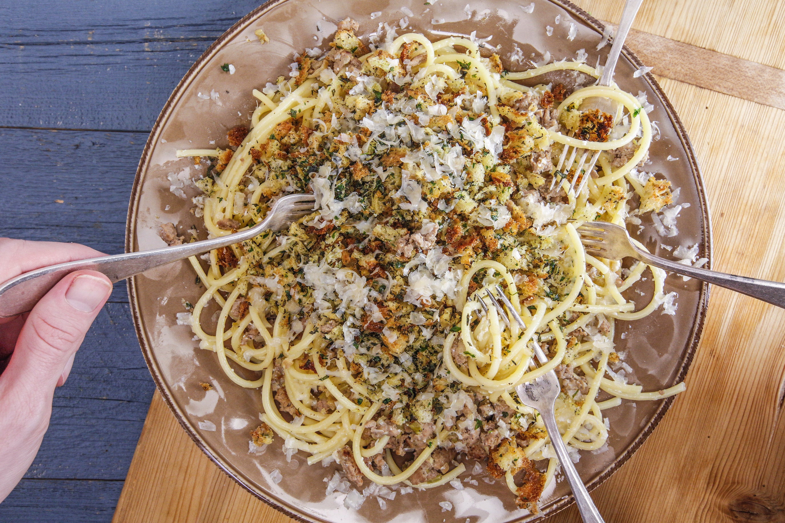 http://rachaelray.com/cdn/shop/articles/Rachaels-Buttermilk-Bucatini-with-Turkey-Ragu-and-Herb-Breadcrumbs_d6437d82-3c87-4c8d-a319-9f7545cc0966.jpg?v=1613674603