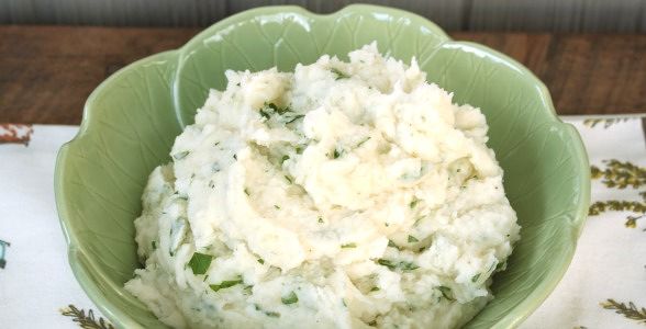 Mashed Potatoes with Soft Cheese and Herbs