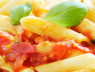 Pasta with Tomato Raw Sauce