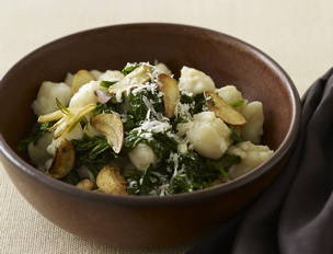 Less Than 15 Minutes Spinach with Gnocchi and Garlic Chips