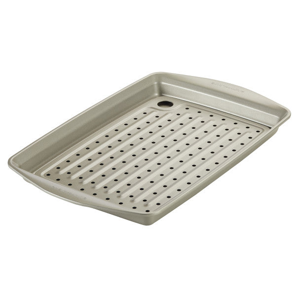 Part of the 10-Piece Nonstick Bakeware Set, this rectangular baking tray is made from heavy gauge steel and features perforations along with a small hole on one side to ensure optimal airflow.